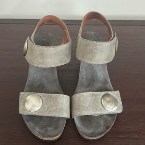 Taos Carousel wedge sandal size 8.5